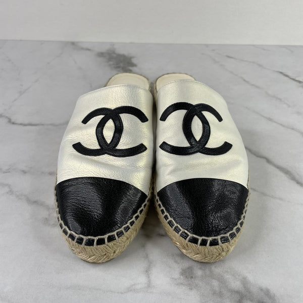 Chanel Pearl White/Black Espadrille Slides Size 40