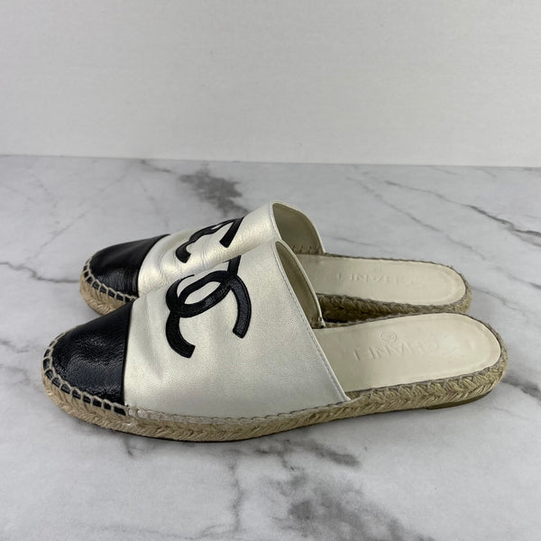 Chanel Pearl White/Black Espadrille Slides Size 40