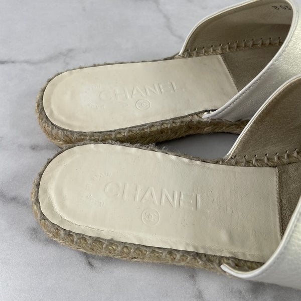 Chanel Pearl White/Black Espadrille Slides Size 40