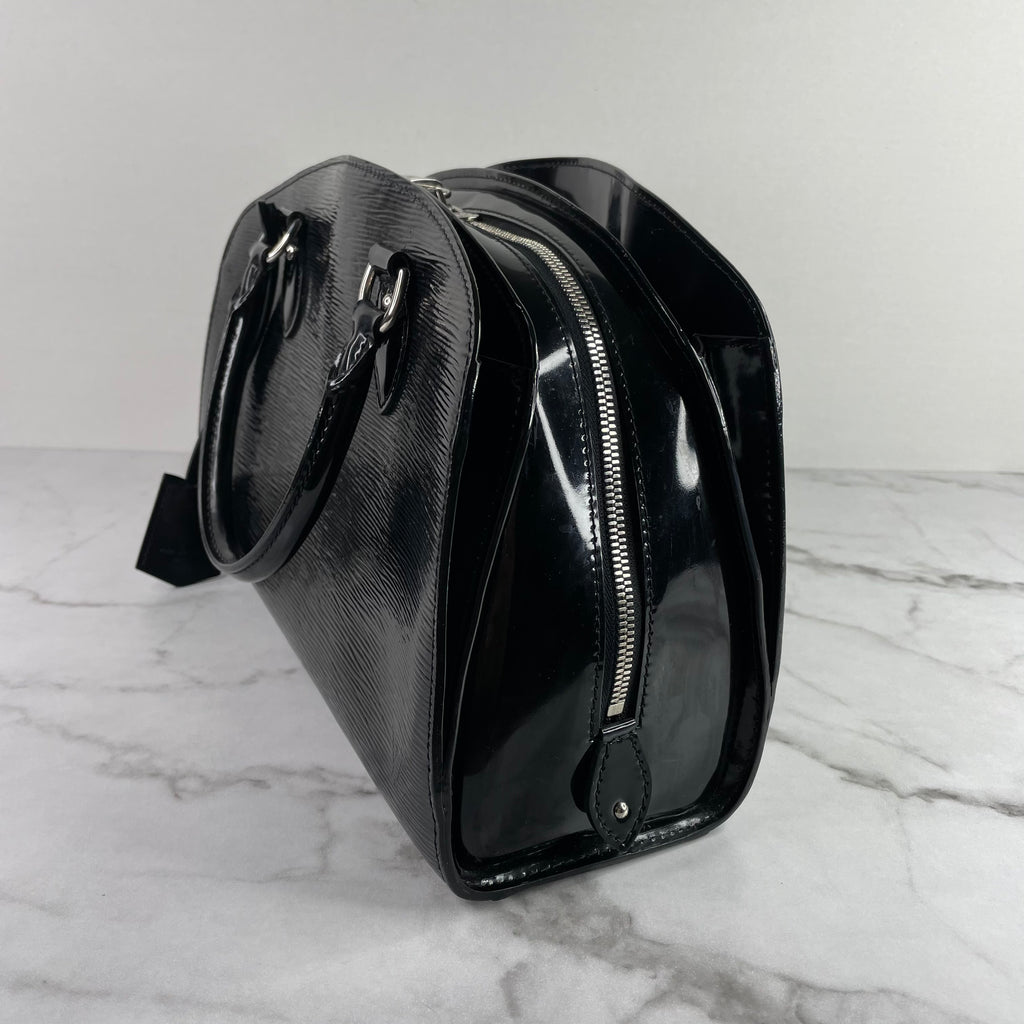 Police Auctions Canada - LOUIS VUITTON Epi Leather Pont Neuf Handbag  (513142lL)