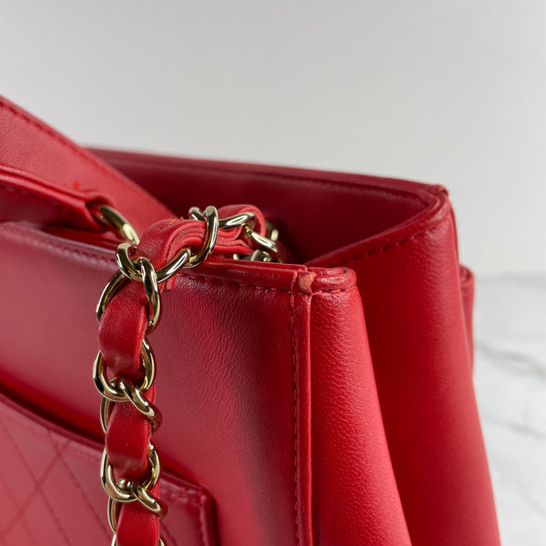 Chanel Red Crossbody/Shoulder Tote Bag